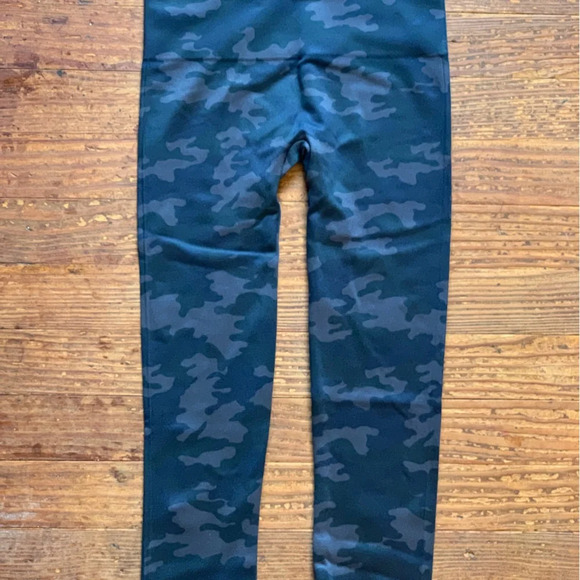 Spanx Crop Camo Seamless leggings NEW Look At Me Now S - Picture 6 of 8